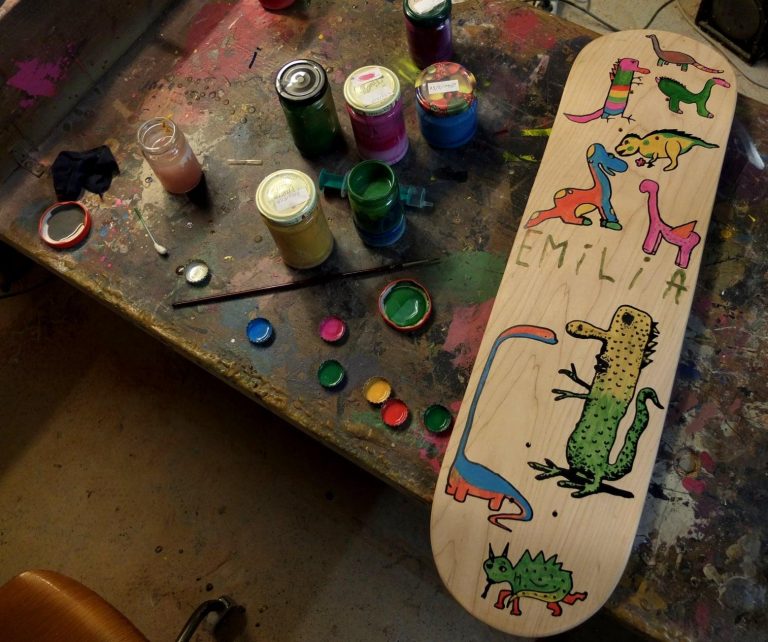 Dino Skateboards zum selbst Bemalen.